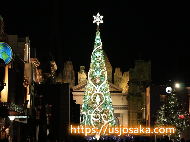 ユニバのクリスマスツリーのライトアップ緑